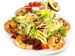 Salat mit Scampi, Mango und Avocado vom Grill