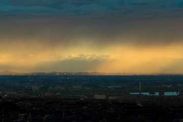 夕暮れと都市