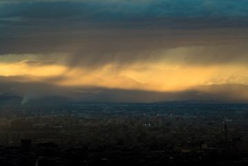 夕暮れと都市