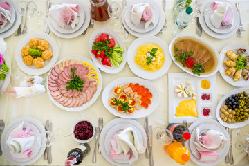 Obraz na płótnie Canvas Diverse food on a wedding table