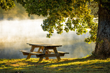 Naklejka premium Morning mist and table
