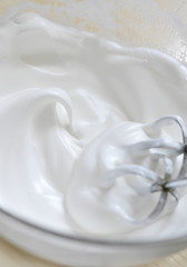 Obraz na płótnie Canvas Whire wisk making meringue mousse