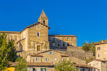 Fototapeta na wymiar medieval village in Italy