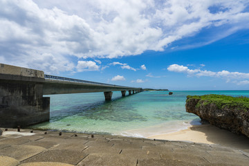 Fototapeta premium Ikema Bridge of Miyako Island (宮古島 池間大橋) in Okinawa, Japan