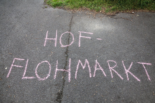 Hofflohmarkt: In Haus, Garten oder Hof werden Flohm&auml;rkte gemacht