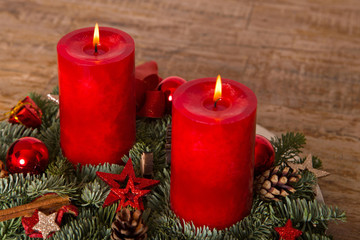 Fototapeta na wymiar Weihnachtliche Dekoration mit Kerzen