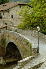 Fototapeta na wymiar antico ponte in pietra
