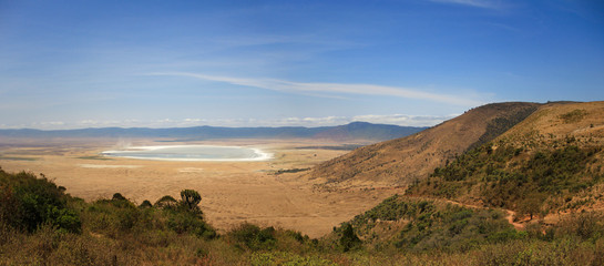 Panorama sur le site du cratère du Ngorongoro © aylerein