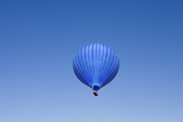 Blauer Heißluftballon