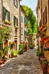 Fotobehang Smalle straat in de oude stad in Italië © arbalest