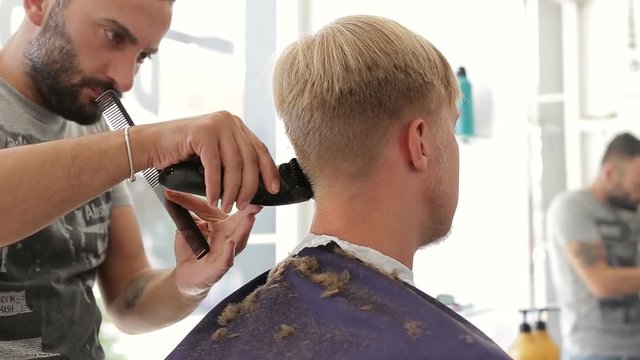 Turkey Barber dub client hair with trimmer