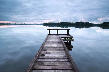 Photo sur Plexiglas Jetée jetée en bois sur le grand lac
