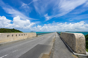 Ikema Bridge of Miyako Island (宮古島 池間大橋) in Okinawa, Japan © motive56