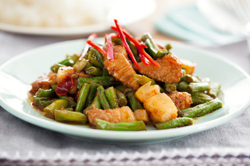 Stir fried pork and red curry paste with sting bean