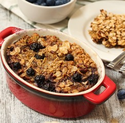 Baked blueberry Oatmeal / Healthy Breakfast with oatmeal and blueberries