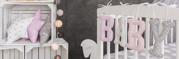 Cuddly baby room decorations in pastel colous