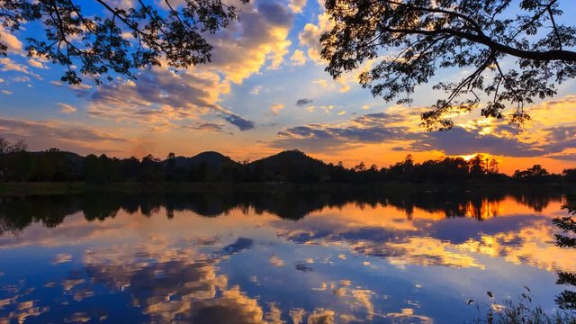 Beautiful Sunset And Reflection 4K Time Lapse (zoom out)