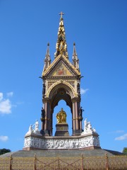 Fototapeta na wymiar Albert Memorial, London, Kensington Gardens