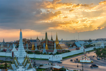 Fototapeta premium Wat Phra Kaew Starożytna świątynia w Bangkoku w Tajlandii