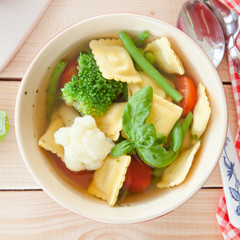 Rustikale Gemuesesuppe