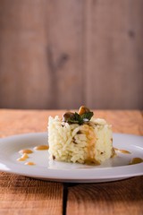 Portion of curry rise with sesame and mushroom sauce