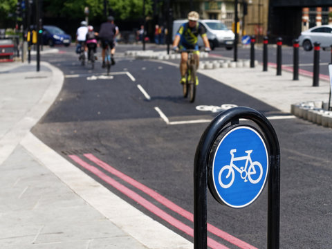 Fototapeta Cyclists using the New TFL Cycle Superhighway in London