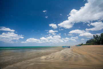 Fototapeta na wymiar Beautiful untouched beach at Nilaveli, Trincomalee Sri Lanka