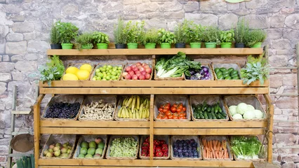 Stickers meubles Légumes fond d& 39 étagères de fruits légumes