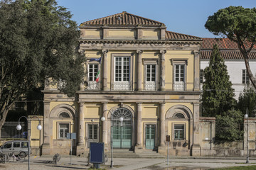 Fototapeta premium Stadtansicht, Stadtansichten, Städtereisen, Italien, Toscana, Lucca, Architektur, Gebäude, Fassaden, Fenster, Türen, Altstadt, Gebäudeteile,