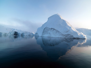 grote gletsjers op de Noordelijke IJszee bij Groenland