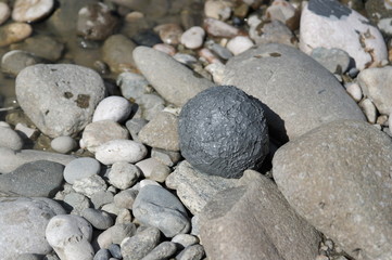 Комок голубой глины