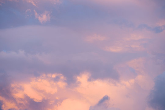 Fototapeta chmury w kolorach zachodzącego słońca
