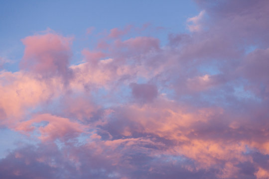 Fototapeta chmury w kolorach zachodzącego słońca