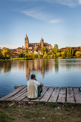 catedral de salamanca, persona sentada