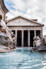La fontaine du Panthéon de Rome