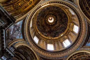 Obraz premium L'église Sainte-Agnès-en-Agone sur la place Navone à Rome