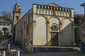 Stadtansicht, Stadtansichten, Städtereisen, Italien, Toscana, Versilia, Pietrasanta, Architektur, Gebäude, Fassaden, Fenster, Türen, Altstadt, Gebäudeteile