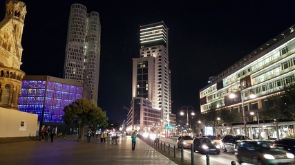 Fototapeta na wymiar Ulica nocą w Berlinie