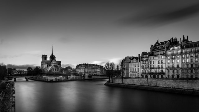 Fototapeta Paris, Nôtre-Dame Cathedral in Black and White