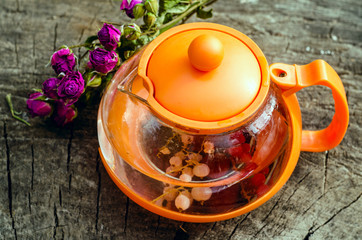 Obraz na płótnie Canvas tea, rose, currants, teapot