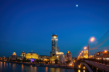 Naklejka premium Moscow waterfront street at night
