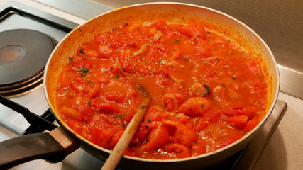 Cooking tomato sauce in pan