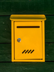 Gelber Briefkasten