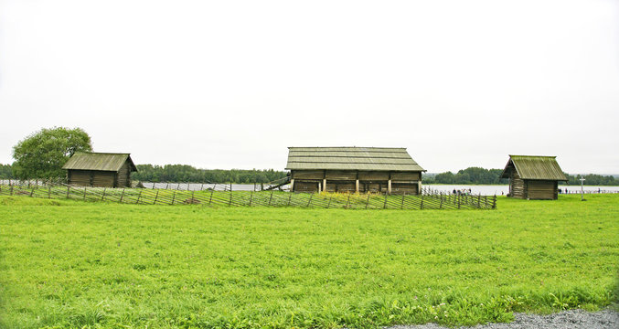 Vista De La Arquitectura Y Campos Agrícola De Mandrogi, Rusia