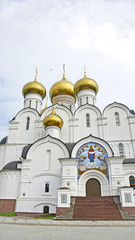 Fototapeta na wymiar Iglesia Ortodoxa en Yaroslavl, Rusia