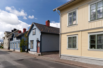 Fototapeta na wymiar Holzhäuser in Hjo in Schweden