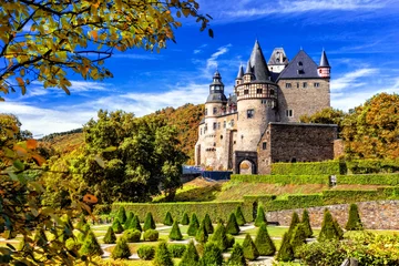 Photo sur Plexiglas Château Château romantique Buerresheim aux couleurs d& 39 automne. Mayen, Allemagne