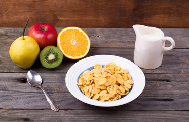 Breakfast: flakes in a plate, milk in a jug