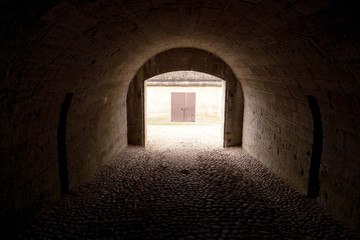 Obraz premium Blick durch einen Tunnel