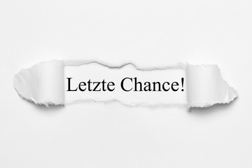 Letzte Chance! auf weißen gerissenen Papier